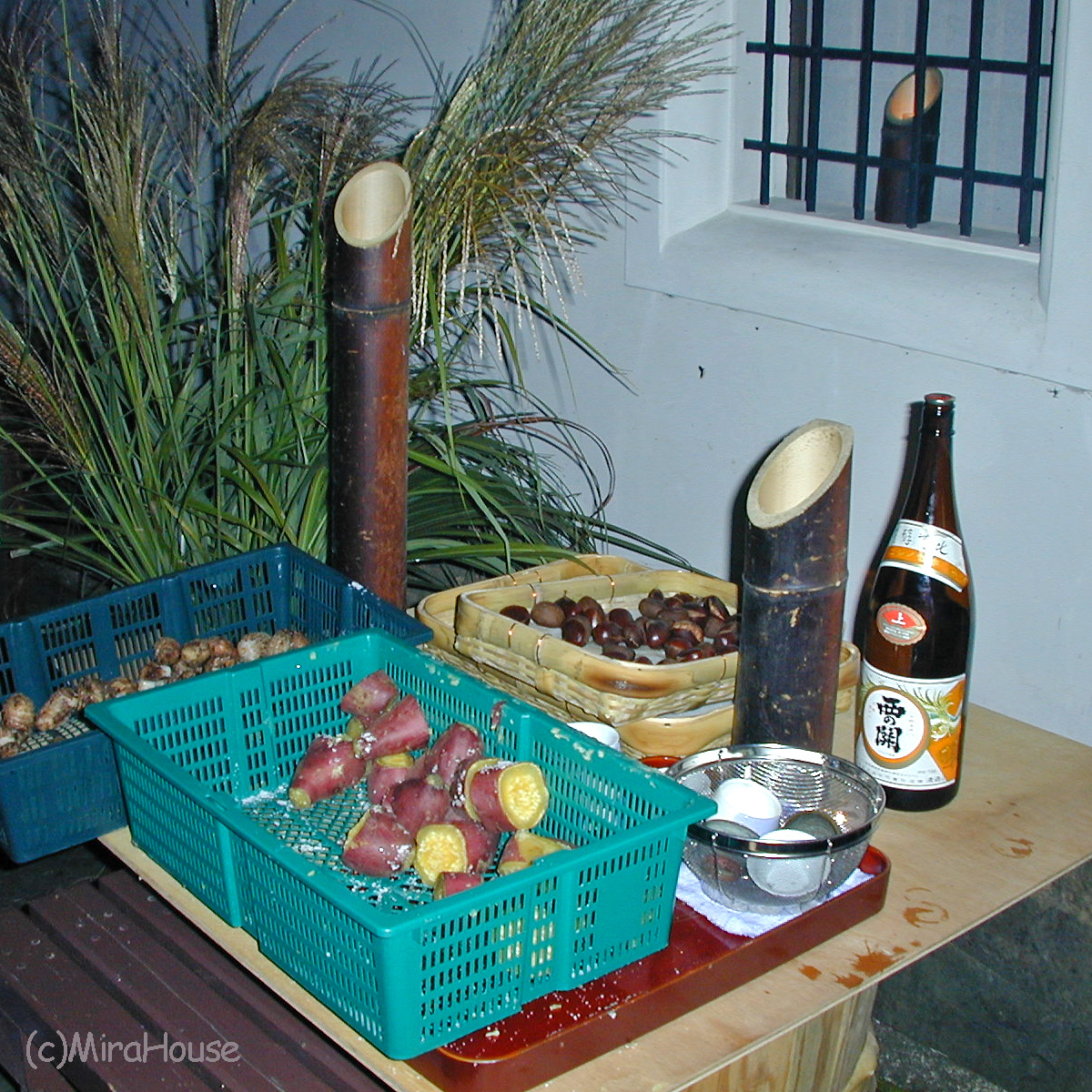 芋と神酒を備えた大分県竹田市のお月見