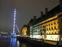 橋の上から見たロンドン水族館とロンドンアイ /FX33
