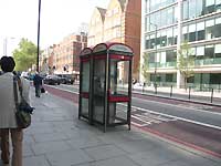 Buckingham Palace Road の電話ボックス　/FX33