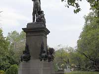 Statue of Victoria Embankment Gardens /D200