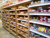 スーパーマーケットのパン売り場