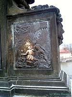 聖ネポムツキー像の台座