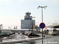 プラハ国際空港の管制塔